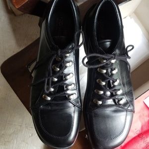 Men's 9.5 black Donald J. Pliner shoes